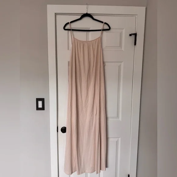 Womens NWOT H&M Maxi Dress in Cream Size Large